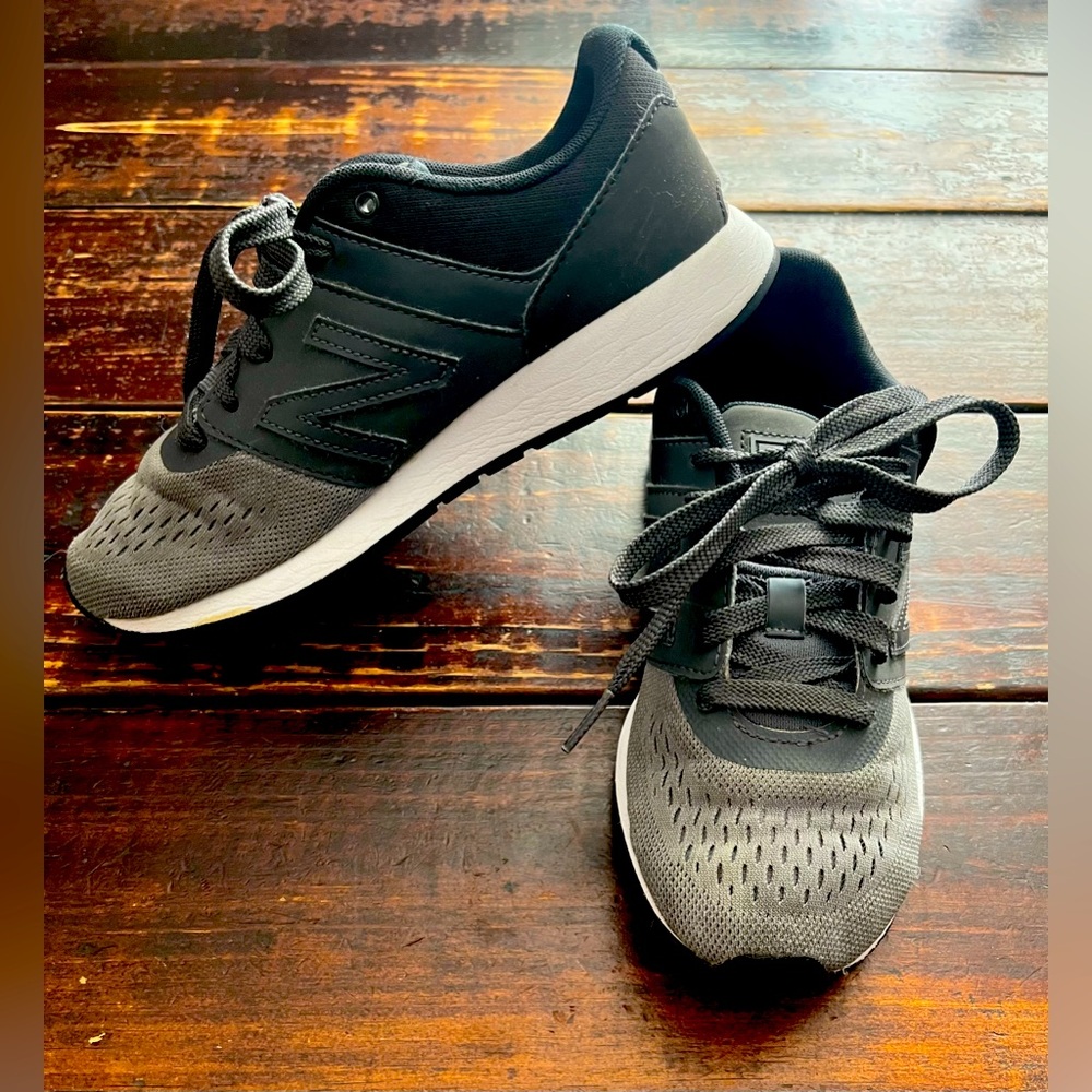 New Balance Boys Big Kid size 4 Sneakers